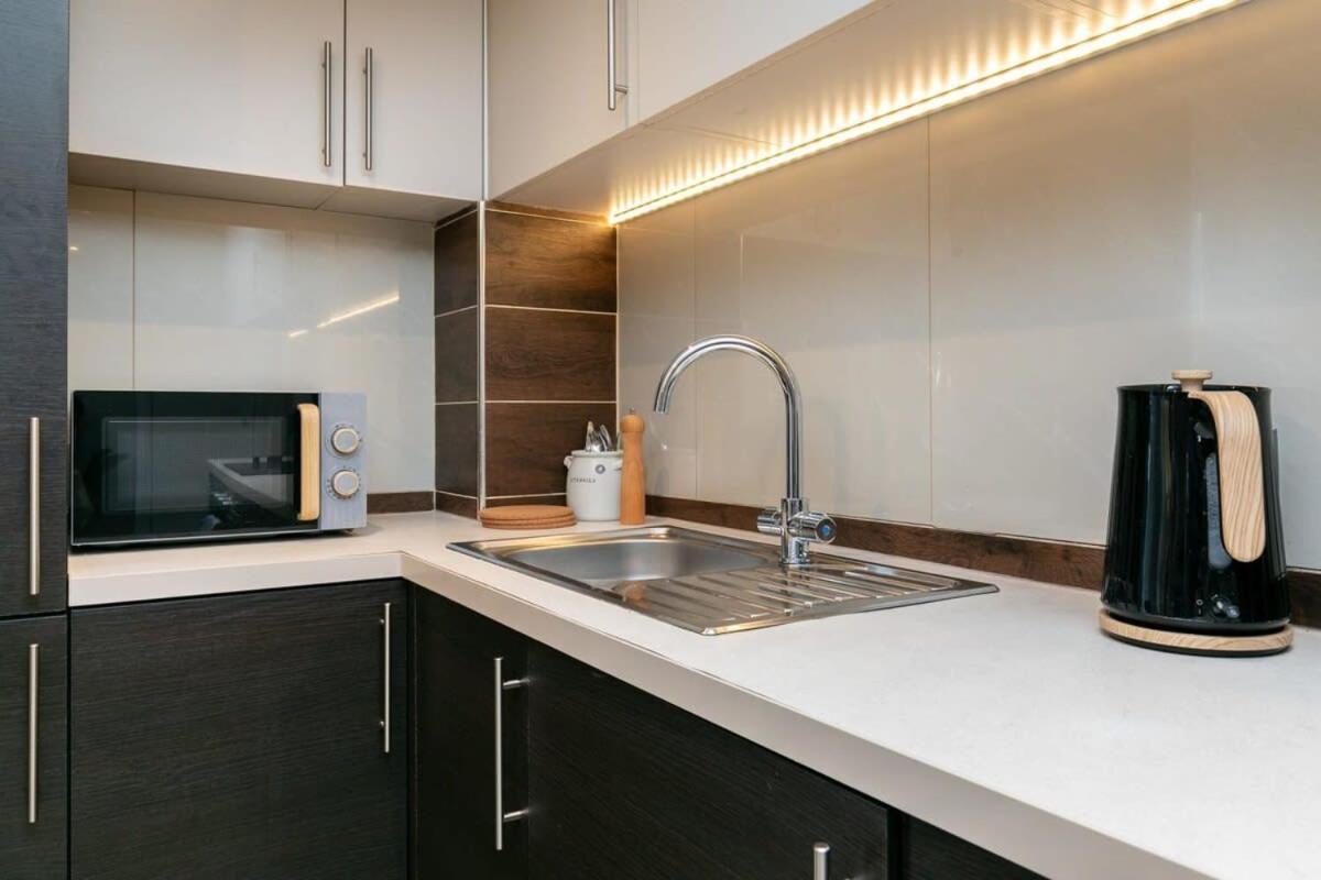 Modern 1 Bedroom Apartment In Woking Town Centre Dış mekan fotoğraf