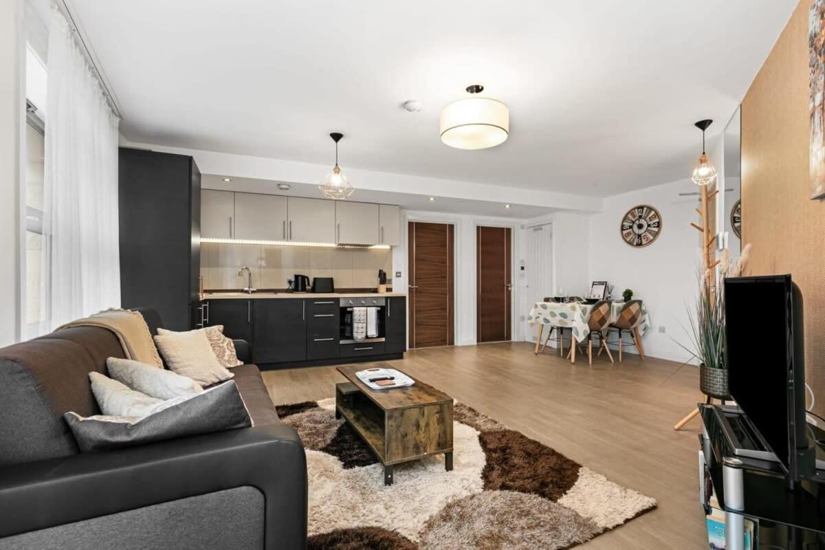 Modern 1 Bedroom Apartment In Woking Town Centre Dış mekan fotoğraf