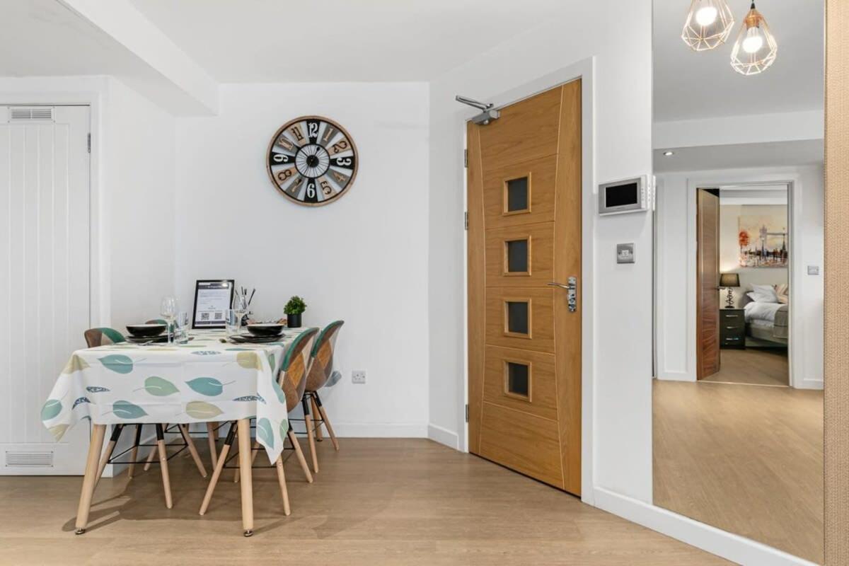 Modern 1 Bedroom Apartment In Woking Town Centre Dış mekan fotoğraf